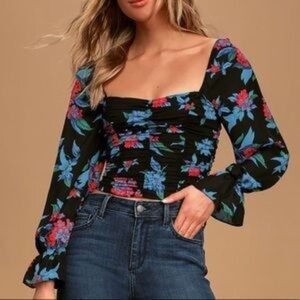 Ali + Jay Crop Midriff “Chrissy” Top Floral Long Sleeves Size Medium Black